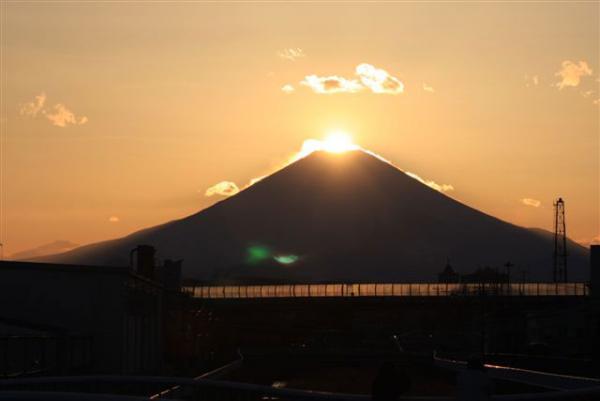 日本现“钻石富士”景观